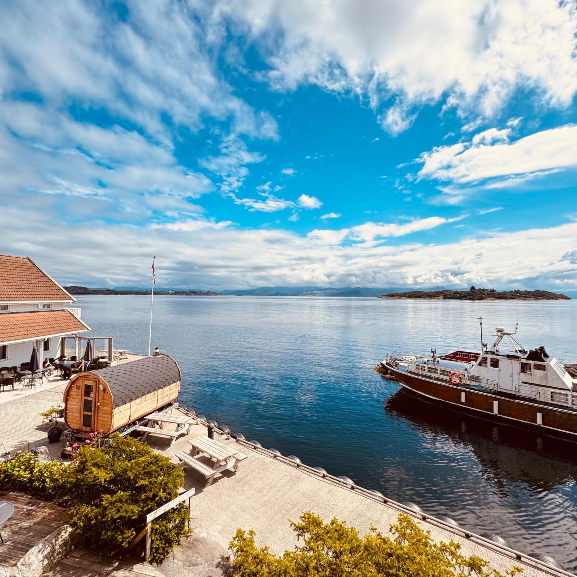 Sjoberg Hotell Og Ferie Leiligheter Østhusvik Extérieur photo
